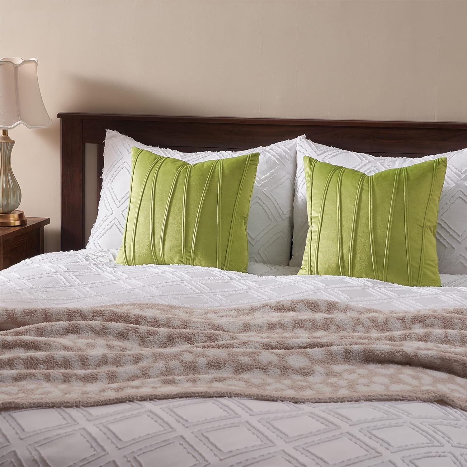 Knotting Home Decorative Striped Throw Pillow Covers Green Color Soft Solid Velvet Pillow Covers Cushion Case with Zigzag Pattern for Sofa Bedroom